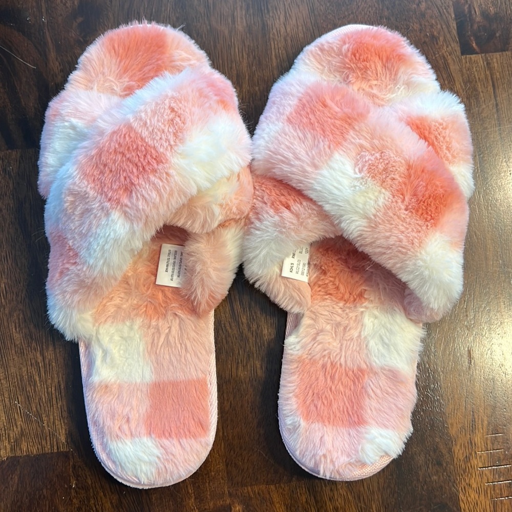 Super Cute Pink LC Lauren Conrad Slippers! Size XL (9-10)